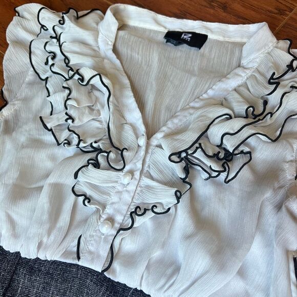 iZ Byer Size 1 Flutter Ruffled Sleeve Button Down White Gray Pencil Dress - Picture 1 of 8